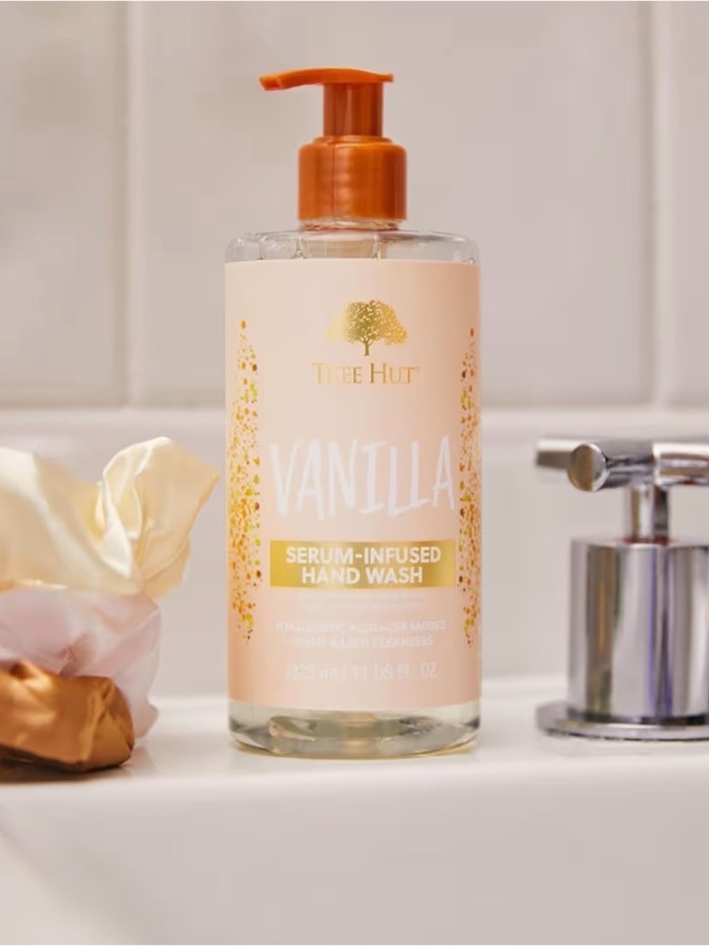 Tree Hut Vanilla Serum-Infused Hand Wash — Peach